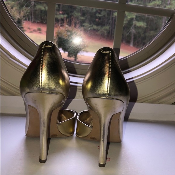 BCBG Paris Leather Pump - Picture 3 of 3